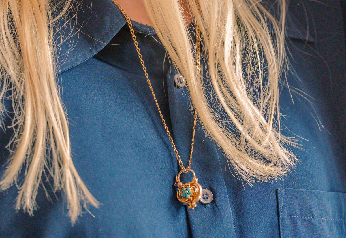 Victorian 18ct Yellow Gold Padlock With Turquoise L 3.0 cm 7.3 g.