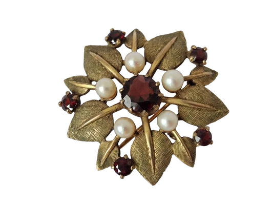 Pretty 9ct 375 Yellow Gold Foliate Brooch with Garnets and Pearls 8.5 g