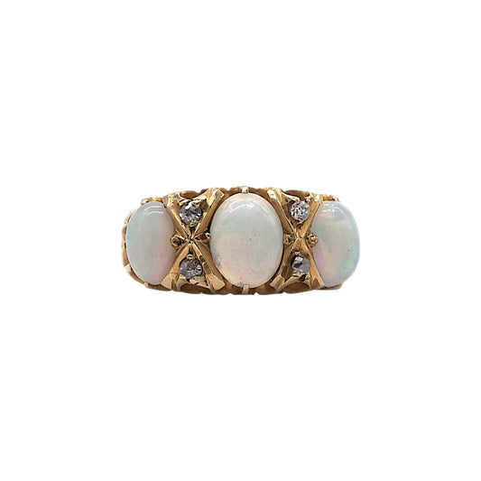 Edwardian 18ct yellow gold Ring set with Opal and Diamonds.