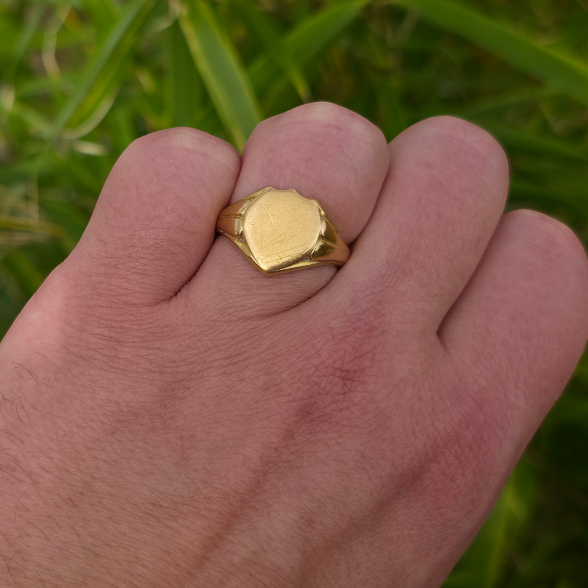 Heavy Antique 18ct 750 Yellow Gold Shield Signet Ring 1919 Size S 1/2 11.7 g.